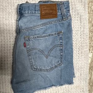 Levi’s ribcage shorts size 30 (run small fit like a 28)
